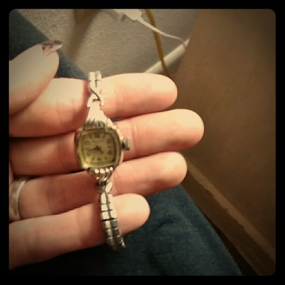 Boluva vintage style  woman's watch